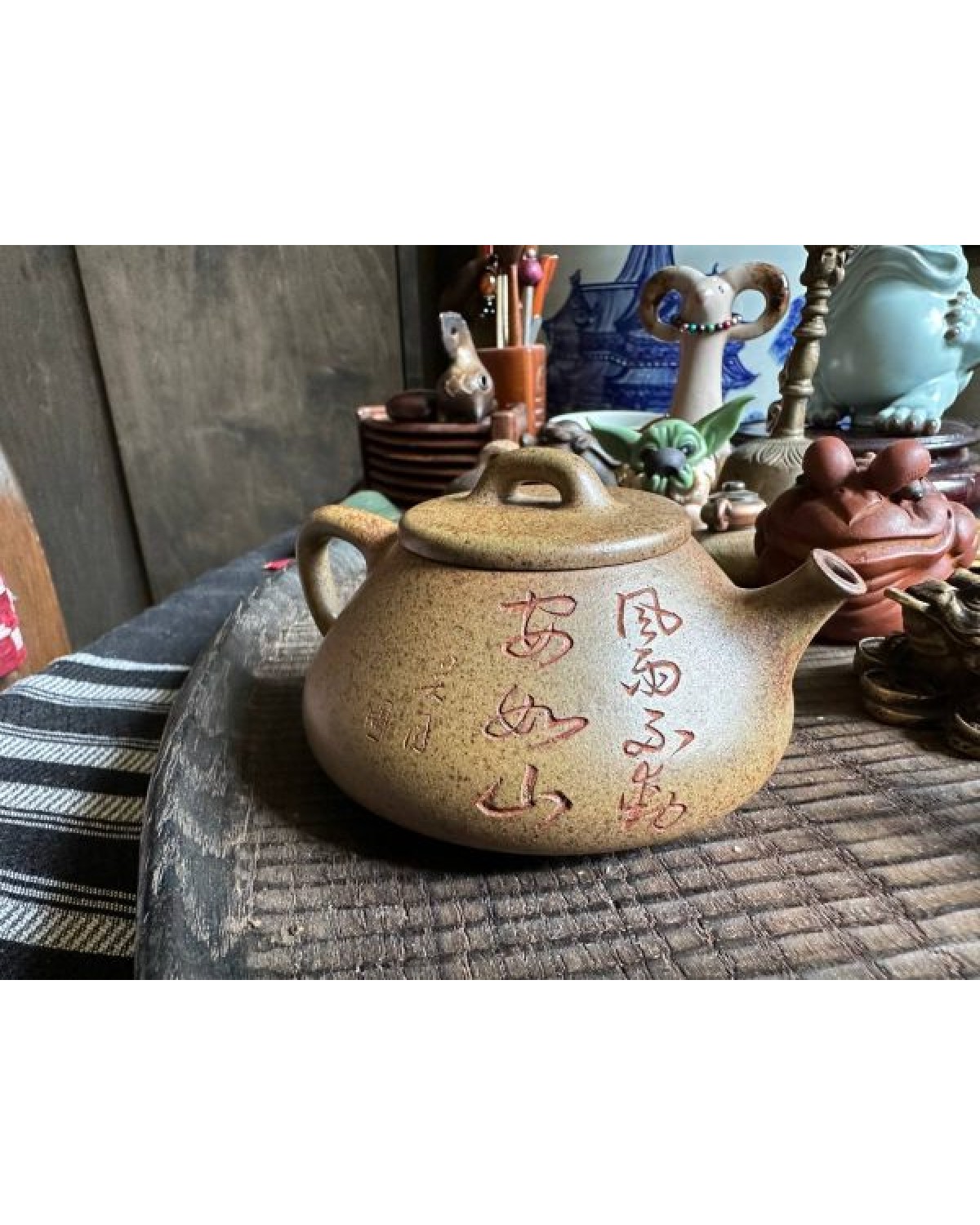 Чайник " старий ковшик " є сколи