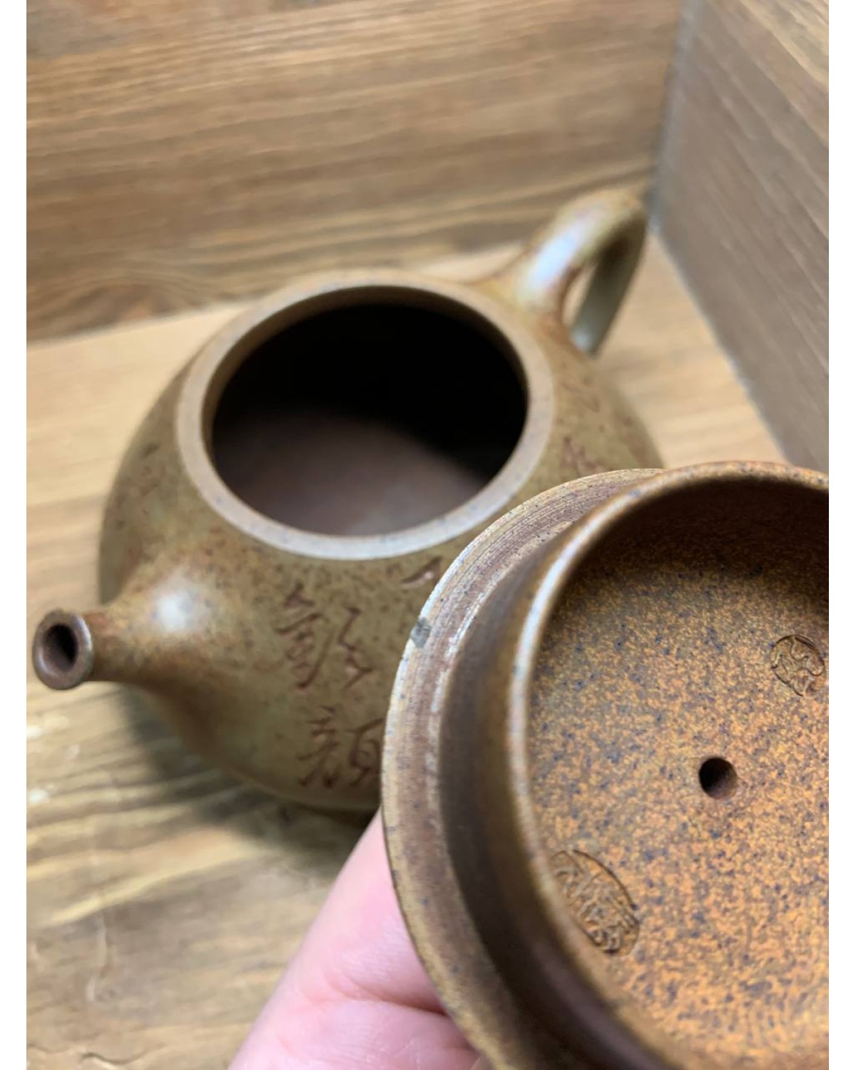 Чайник " старий ковшик " є сколи