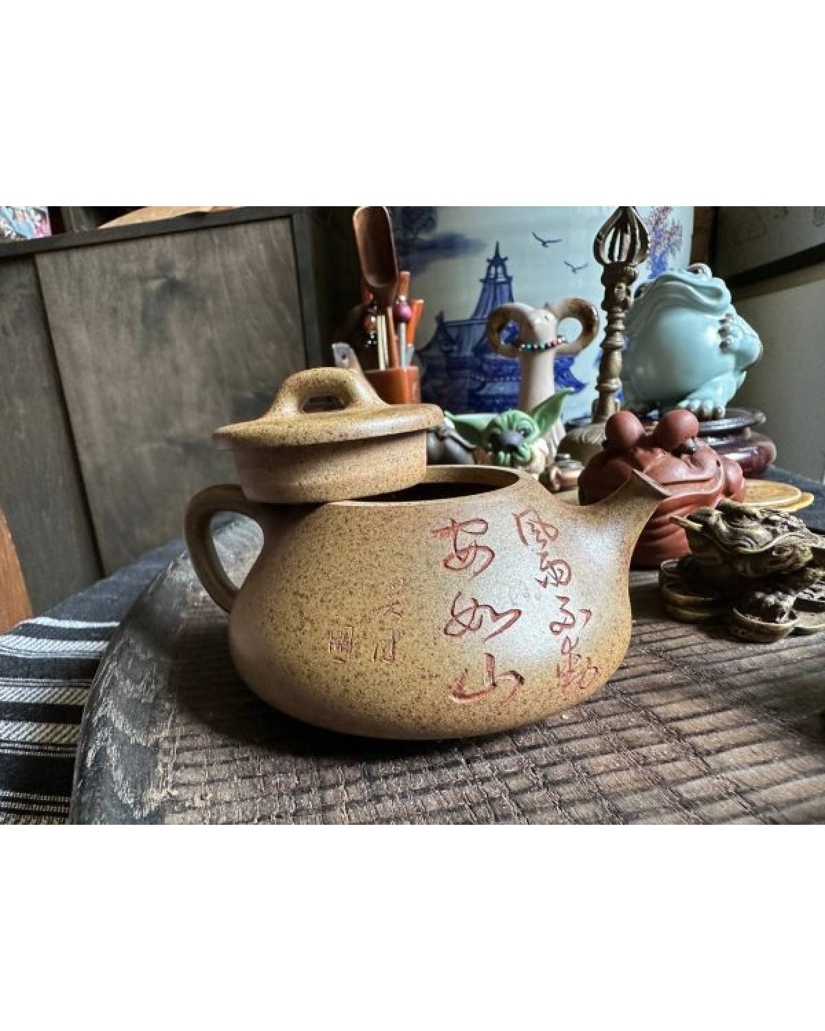 Чайник " старий ковшик " є сколи