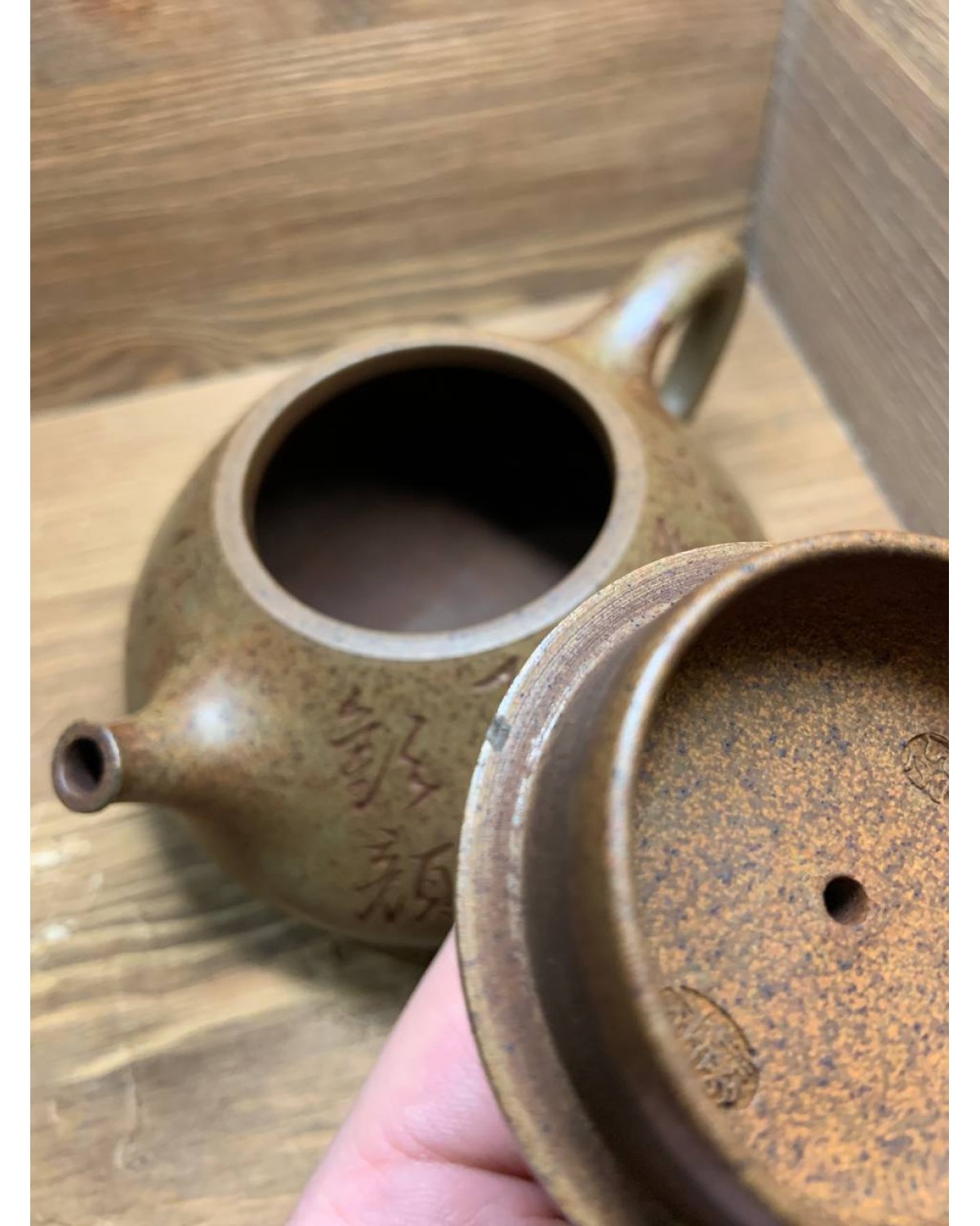 Чайник " старий ковшик " є сколи