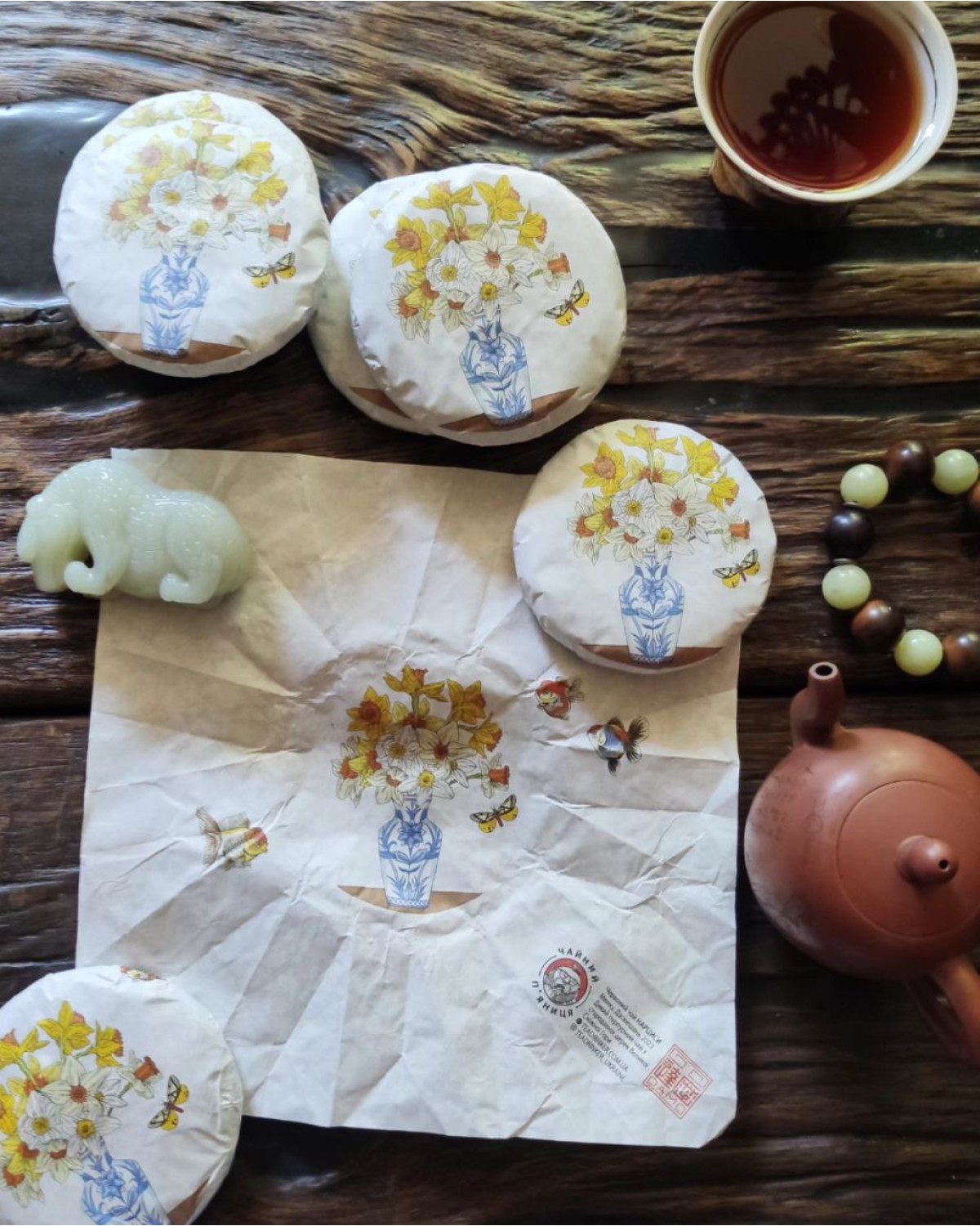 Червоний чай нарциси