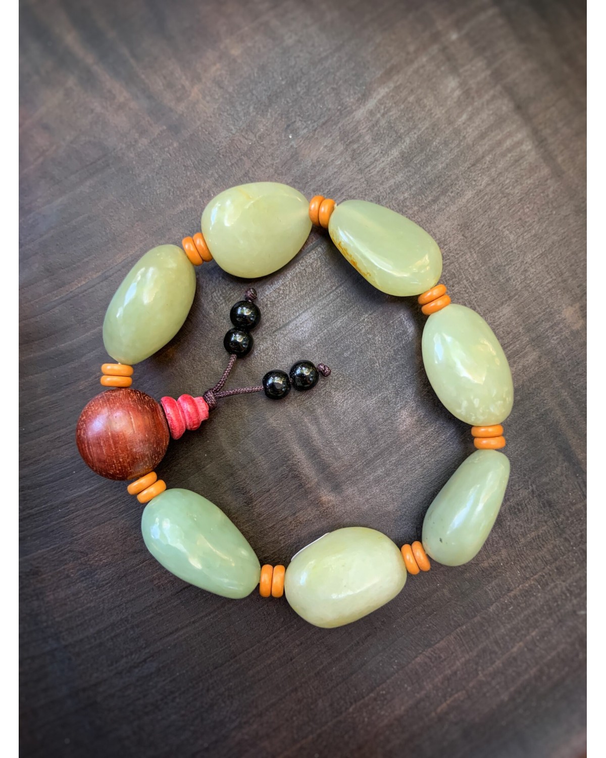 Нефритовий браслет з сандаловою бусіной № 8