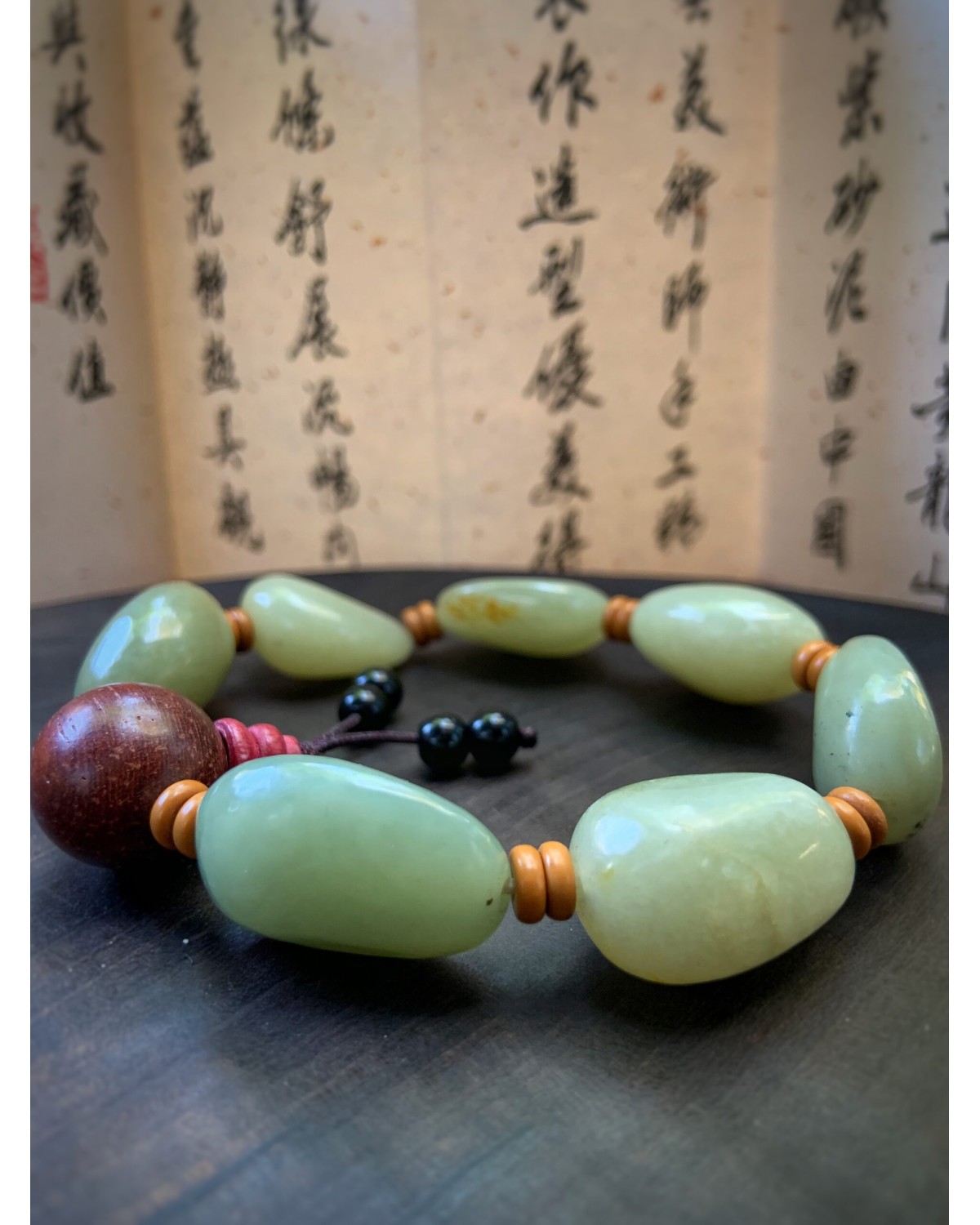 Нефритовий браслет з сандаловою бусіной № 8