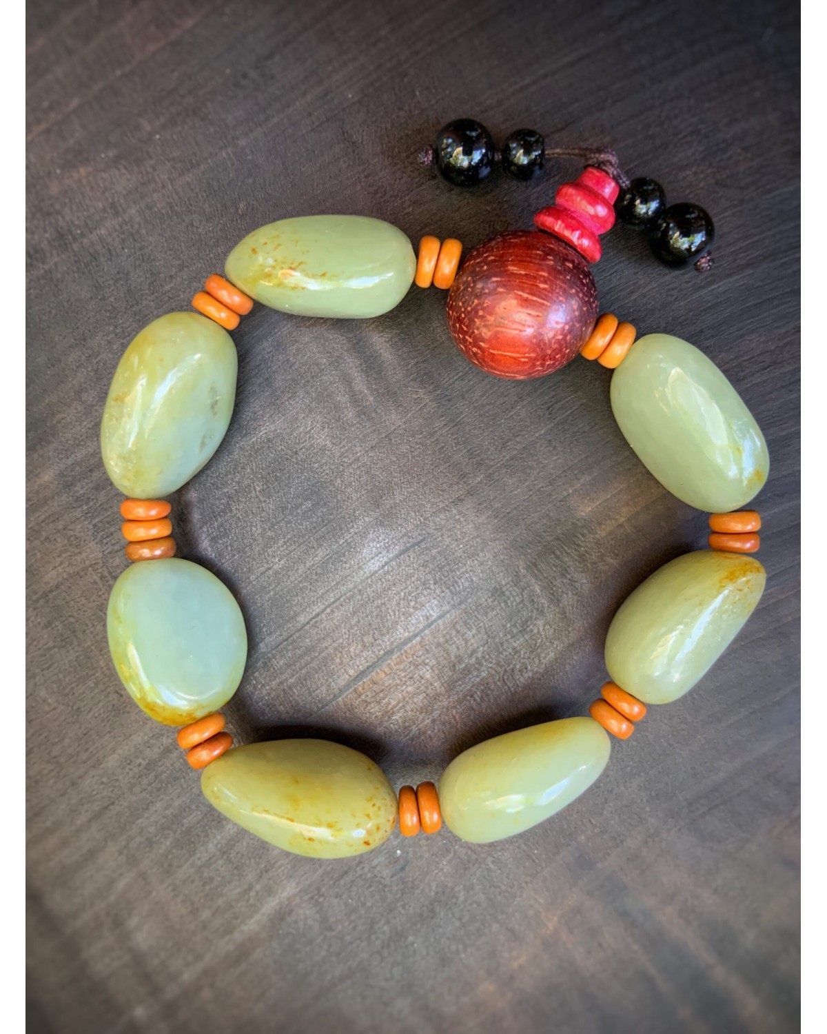 Нефритовий браслет з сандаловою бусіной № 9