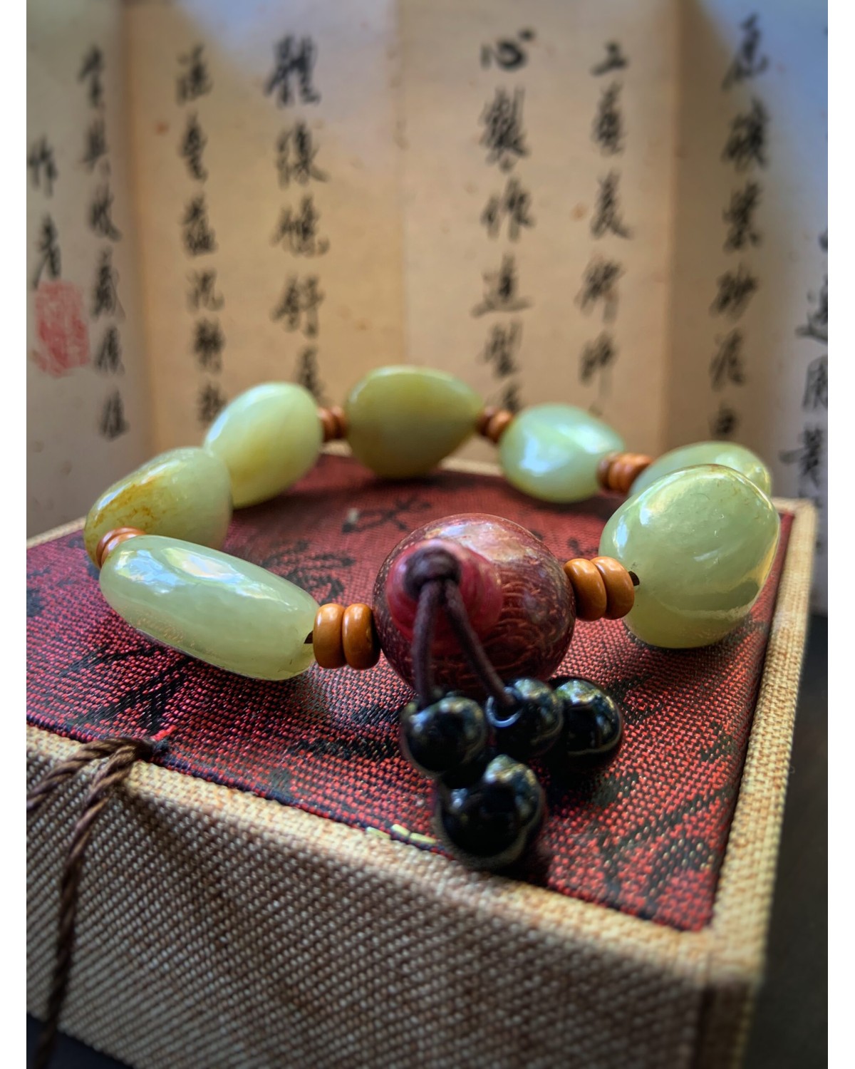 Нефритовий браслет з сандаловою бусіной № 9