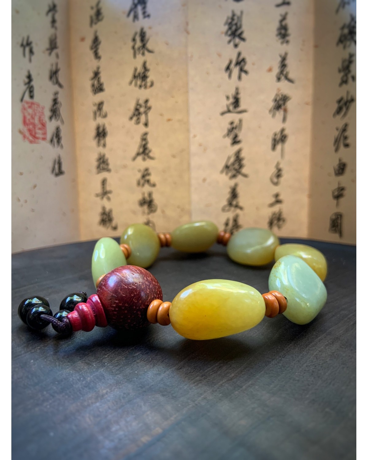 Нефритовий браслет з сандаловою бусіной № 10