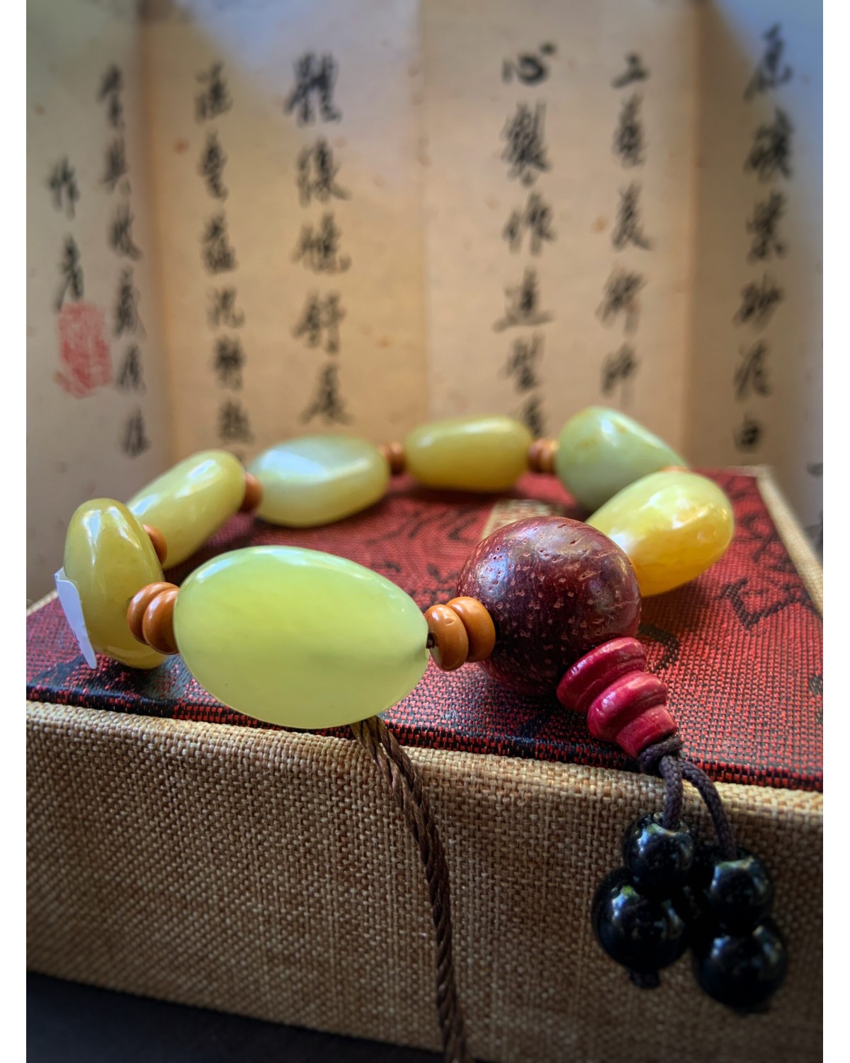 Нефритовий браслет з сандаловою бусіной № 10