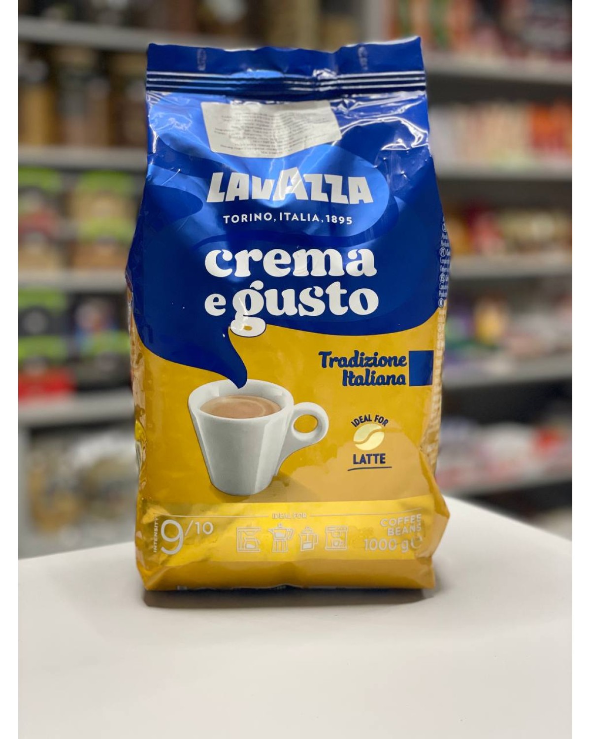 Кава в зернах Lavazza Crema e Gusto Tradizione Italiana 70% арабіка / 30% робуста 1кг