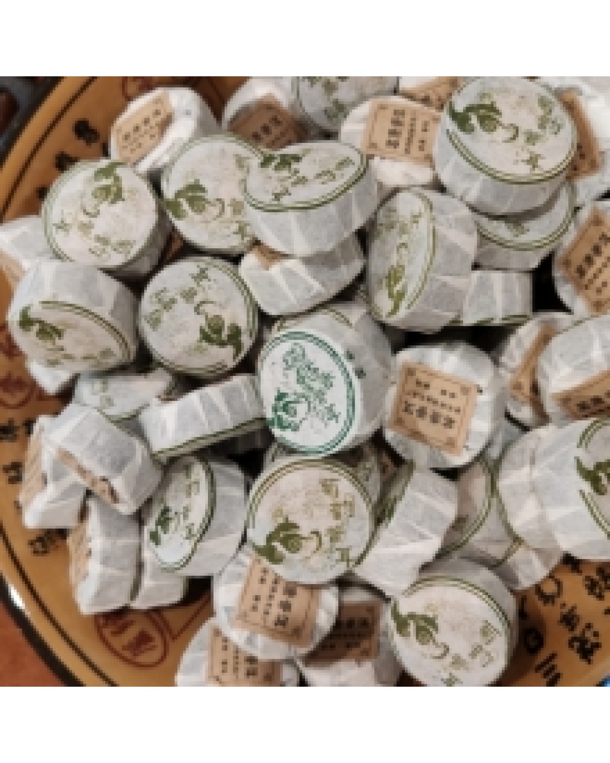 Цзюй юнь юй бін (菊韵玉饼)